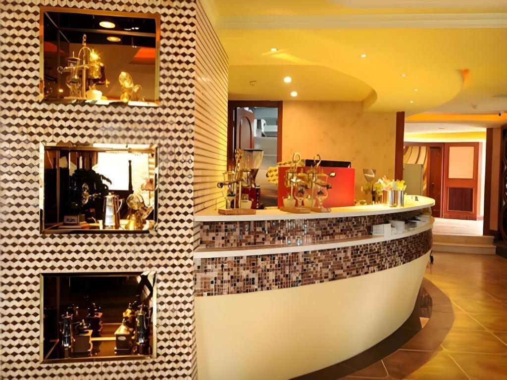 Chengdu French Theme Gold Palace Exterior foto
